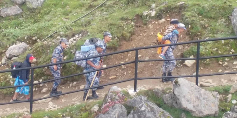 लेक लागेर बेहोस भएका तीन जनाको सशस्त्र प्रहरीद्वारा सकुशल उद्धार
